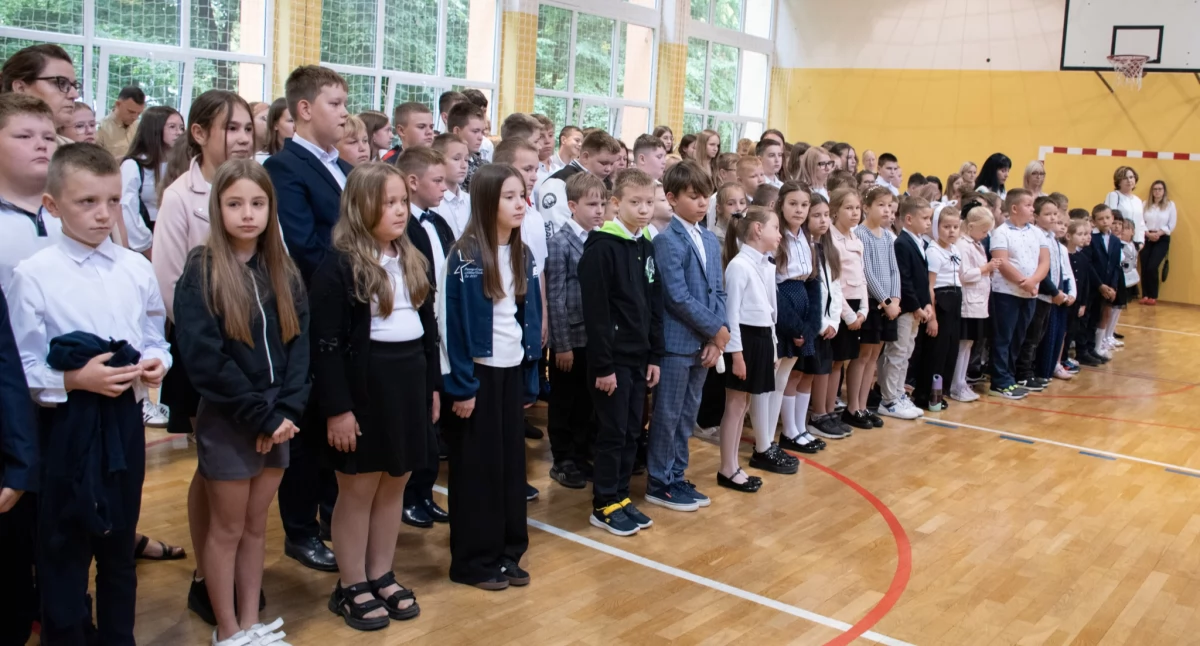 Uczniowie rozpoczęli nowy rok szkolny w Żytnie. W szkole uruchomiono nową ekopracownię 