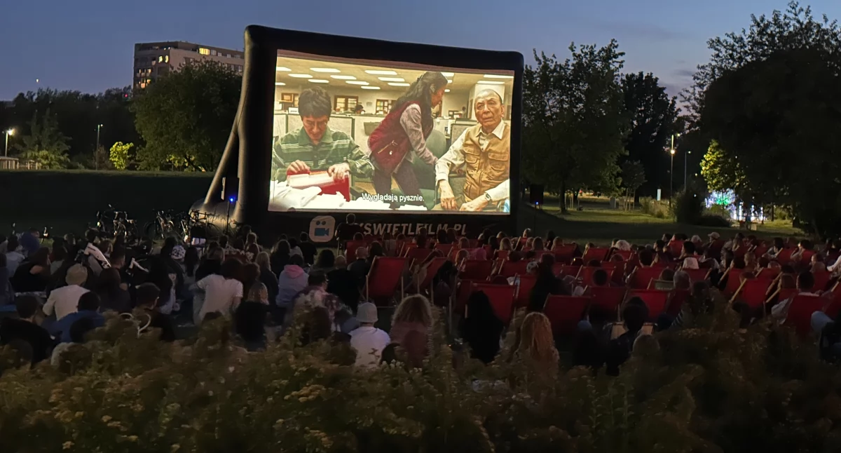 Kino na leżakach w Kamieńsku. Pokaz film “U Pana Boga w Królowym Moście“ w piątkowy wieczór