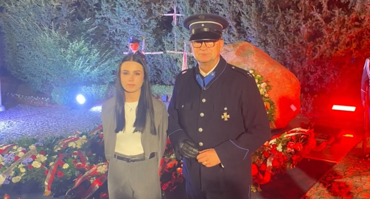 Oliwia Łysiak z Mechanika uczestniczyła w uroczystości z okazji 25. rocznicy otwarcia cmentarza wojennego w Miednoje