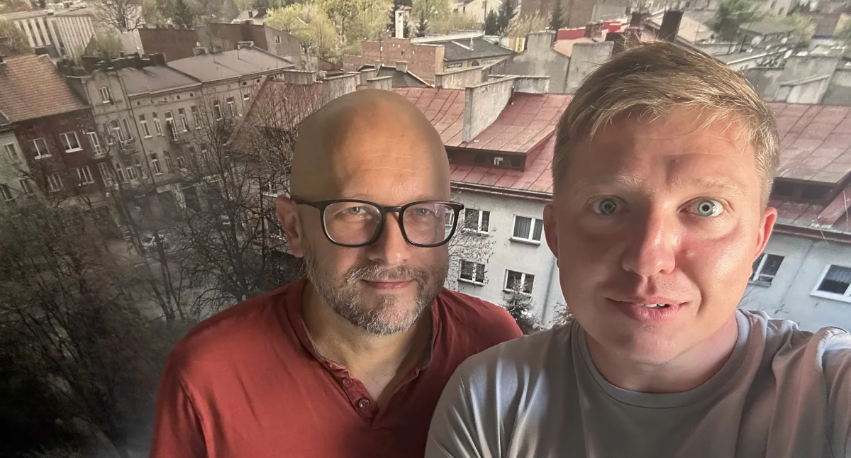 Ludek nasz jest mocno spięty: alkohol w mieście na każdym rogu, ale najbardziej przeszkadzają biegacze [podcast Dwaj Panowie AA]
