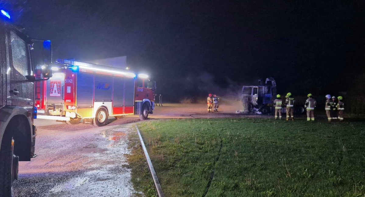 Pożar ciągnika siodłowego w Kobielach Wielkich. Straty oszacowano na około 50 tys. zł
