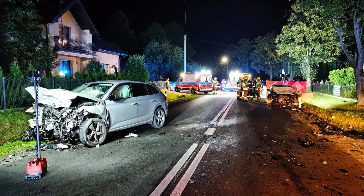 Wypadek w Wojnowicach. Zderzenie dwóch samochodów osobowych. Poszkodowane trzy osoby