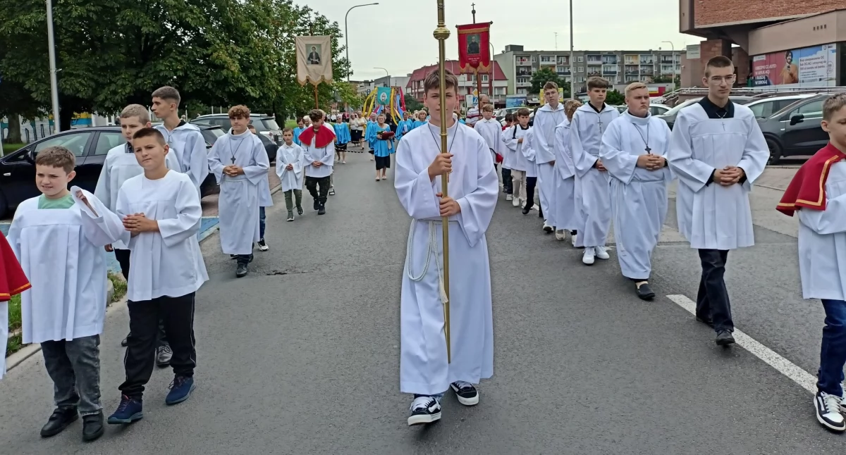 IX Kongres Eucharystyczny Archidiecezji Częstochowskiej. Ulicami Radomska przeszła procesja