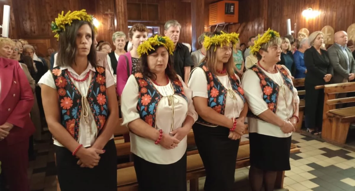 Gmina Kamieńsk: dożynki parafialne w Gorzędowie z Mszą św. i tradycyjnym wieńcem dziękczynnym