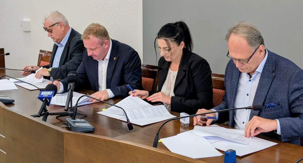 [WIDEO] Pieniądze z PFRON-u na mikrobus w Kobielach Wielkich i rewitalizację w ŚDS w Radomsku