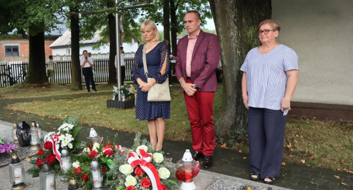 86. rocznica pacyfikacji wsi Kajetanowice i Piaski. Mieszkańcy gminy Gidle oddali hołd pomordowanym