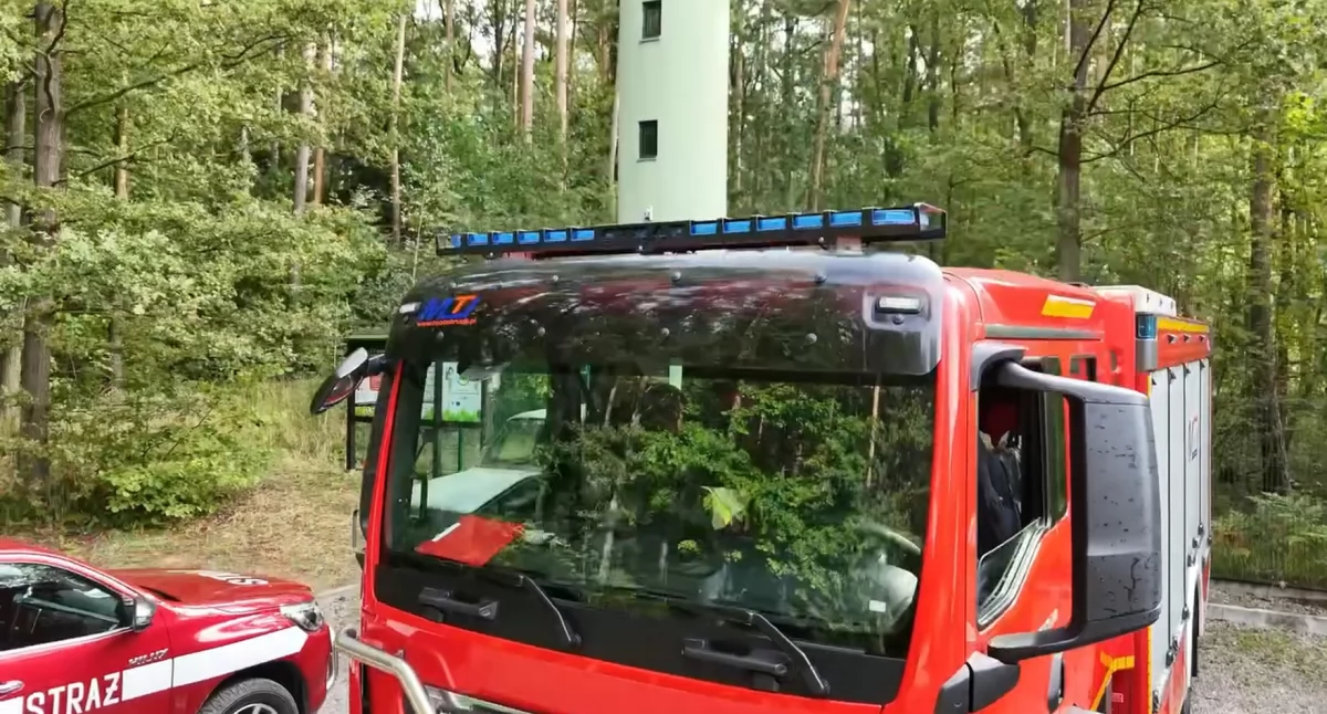 [WIDEO] Strażacy ćwiczyli z pracownikami nadleśnictwa. Do pożaru lasu trzeba dotrzeć jak najszybciej
