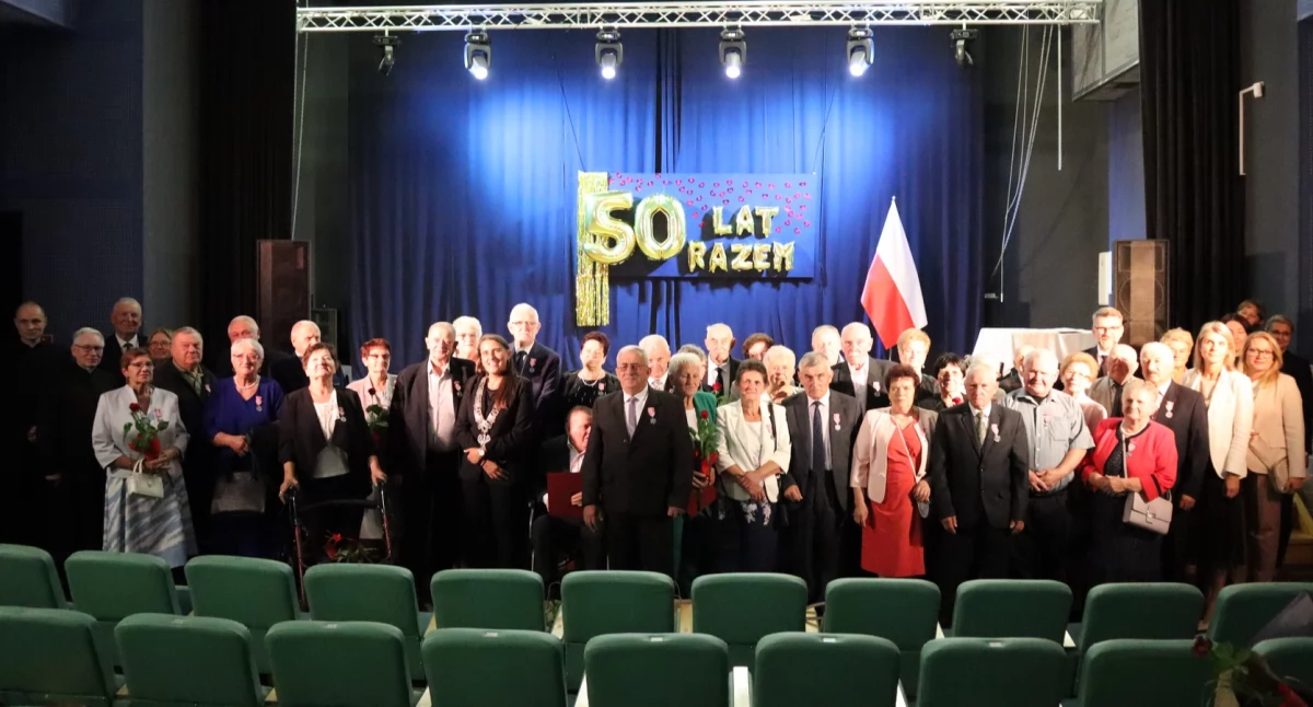 W Przedborzu 19 par świętowało Złote Gody i odebrało medale za długoletnie pożycie małżeńskie 