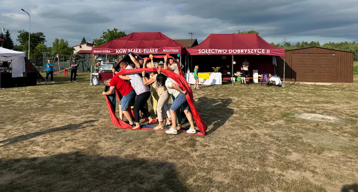 Gmina Dobryszyce: piknik rodzinny w Zalesiczkach w sobotę 20 września od 15 przy świetlicy. Będzie grill, dmuchańce i przejazdy bryczką dla mieszkańców