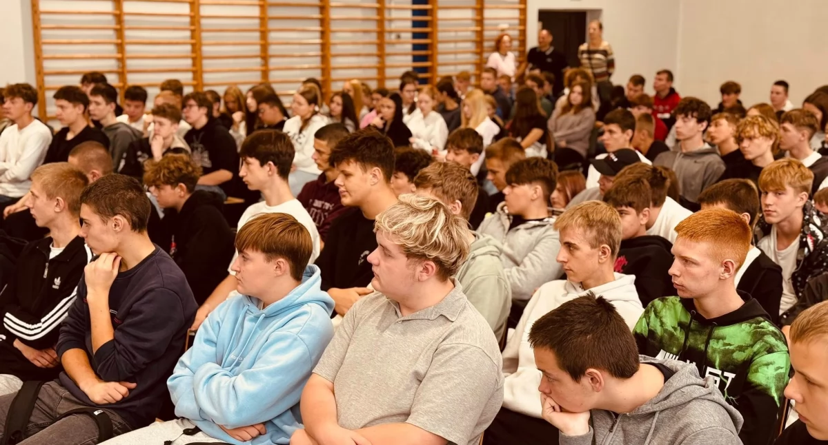 Uczniowie Mechanika spotkali się ze starszą aspirant Agnieszką Kropisz. Mówiła o paragrafach