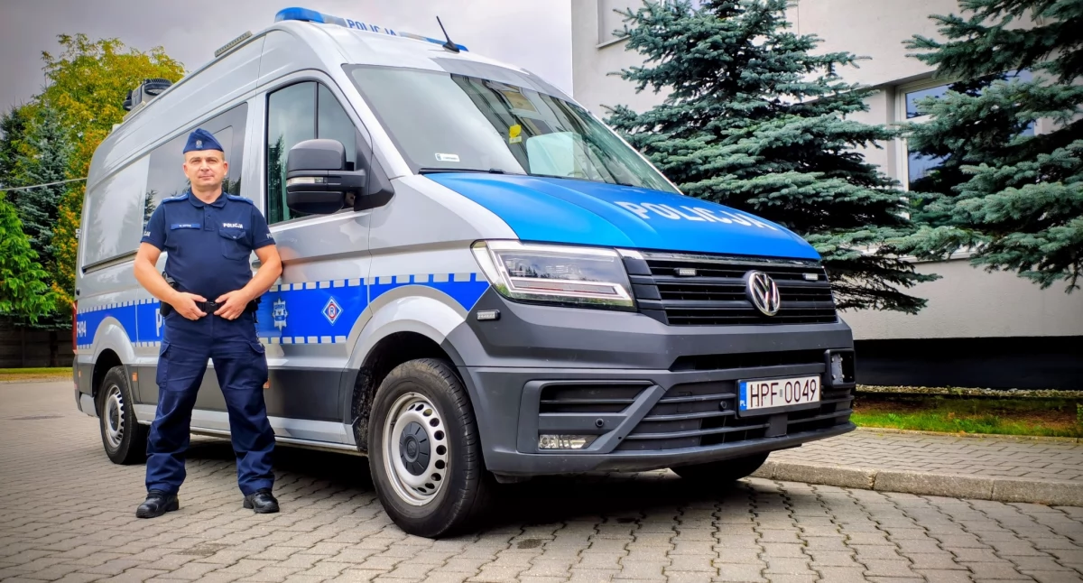 Młodszy aspirant Dariusz Chaś kandydatem do tytułu najlepszego policjanta w powiecie. To on zatrzymał 33 ukrywające się osoby