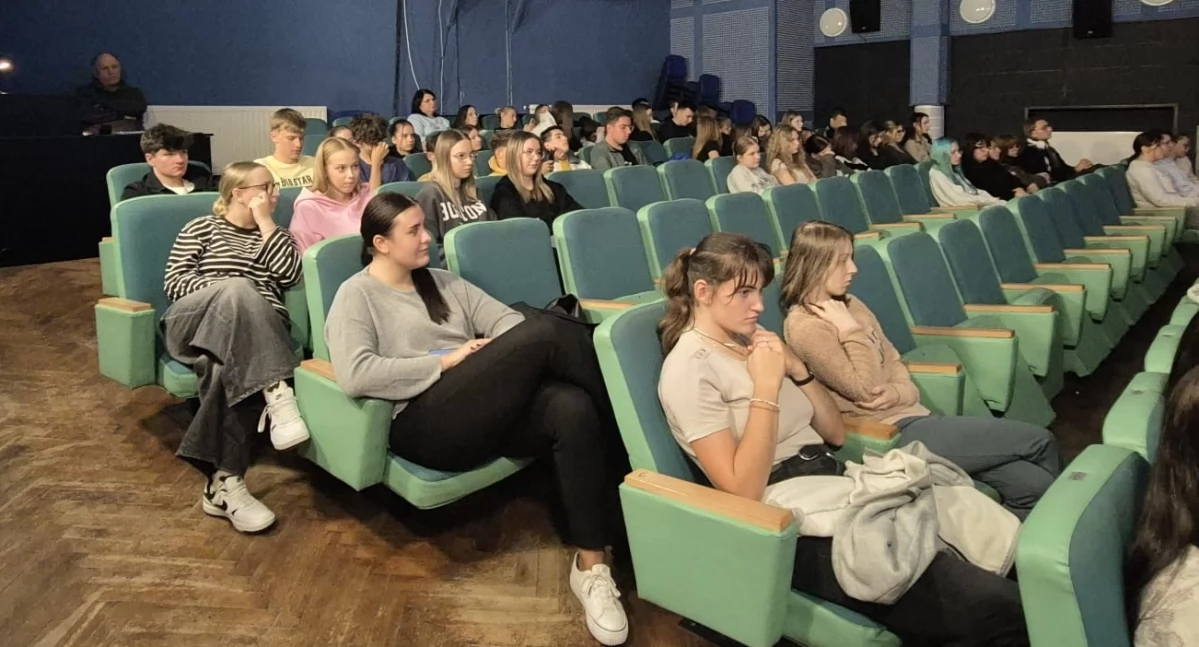 Uczniowie liceum w Przedborzu uczestniczyli w zajęciach o prawach obywatelskich w MDK w ramach Tour de Konstytucja