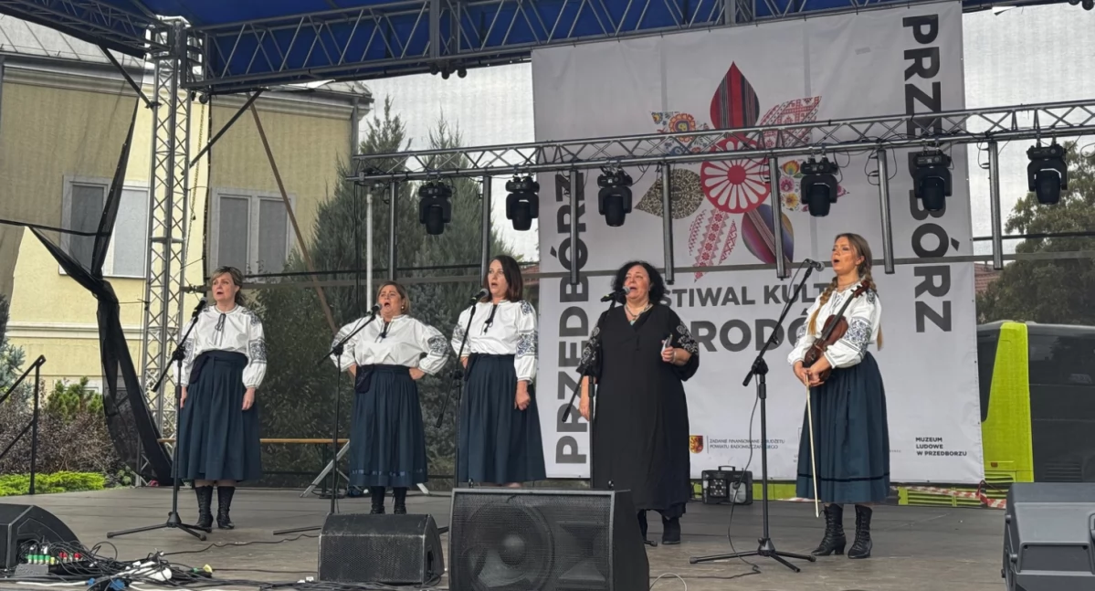 Przedborski Rynek tętnił muzyką i smakami z różnych stron świata podczas Festiwalu Kultur Narodów