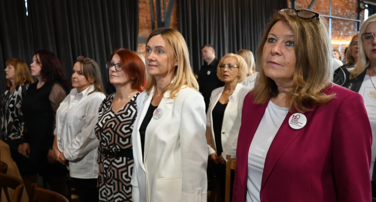 Uroczyście świętowano 120-lecie Związku Nauczycielstwa Polskiego. Były podziękowania dla nauczycieli za ich codzienny trud, zaangażowanie i pasję