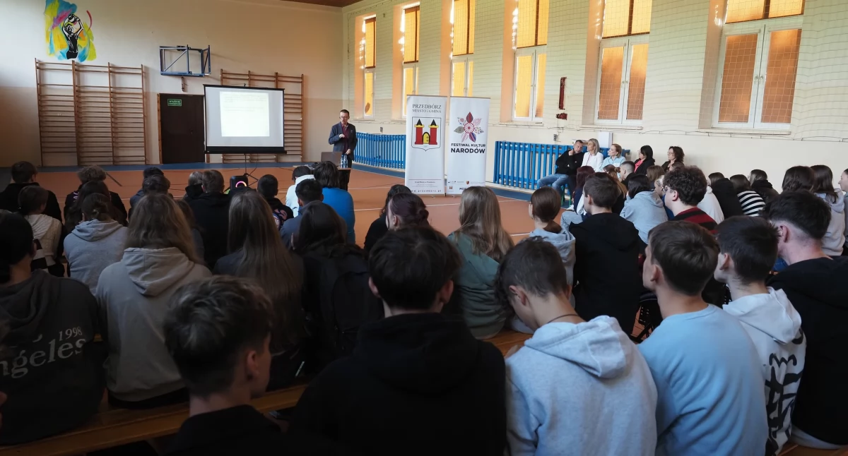 Festiwal Kultur Narodów w Przedborzu przypomniał o żydowskiej historii miasta. Dr Dominik Flisiak spotkał się nie tylko z młodzieżą