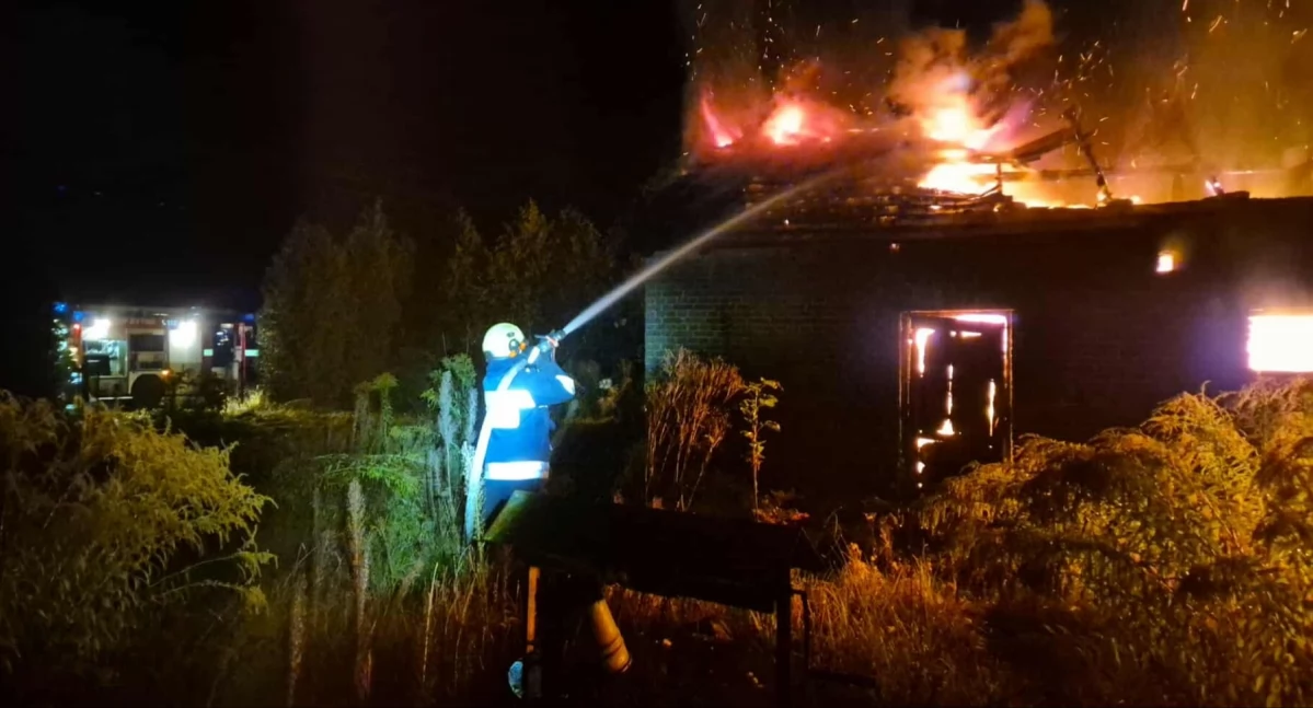 Pożar w Małej Wsi w gminie Żytno. To było podpalenie. Mieszkańcy boją się, że wrócił podpalacz