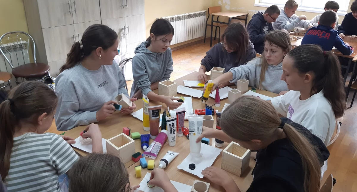 Mikrogranty w Łódzkiem - Edycja 2025. Dzięki projektowi PSP w Woli Blakowej zamieniła się w pracownię stolarsko–artystyczną