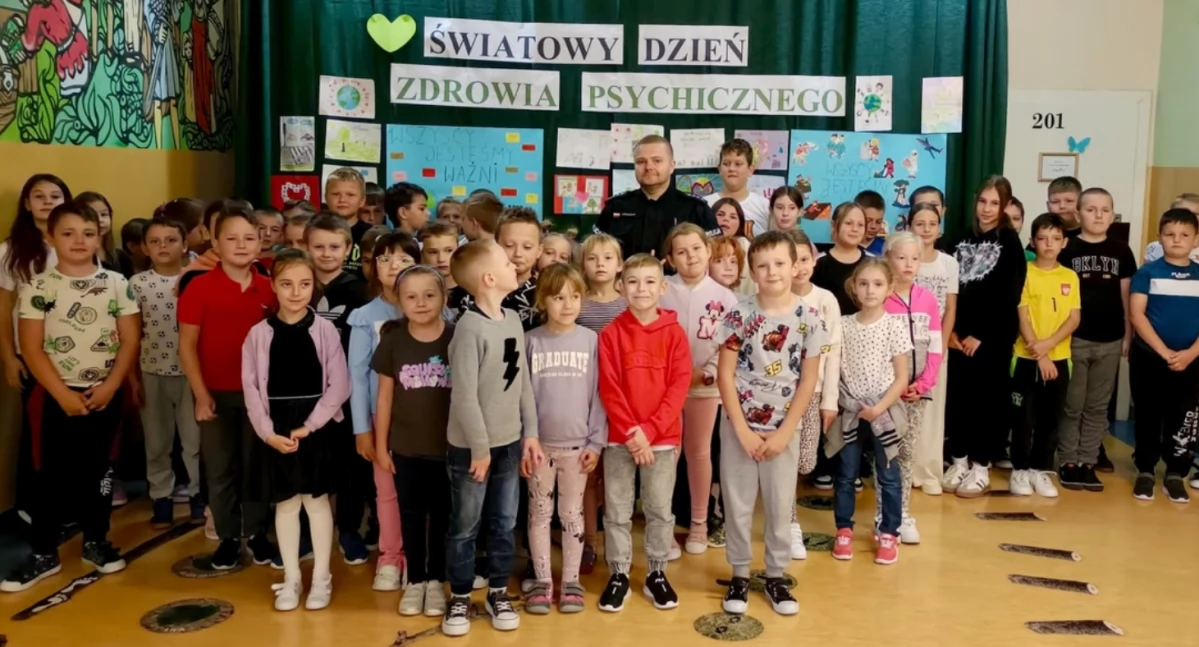Dzielnicowy z Żytna rozmawiał z uczniami o przemocy rówieśniczej i bezpieczeństwie w sieci