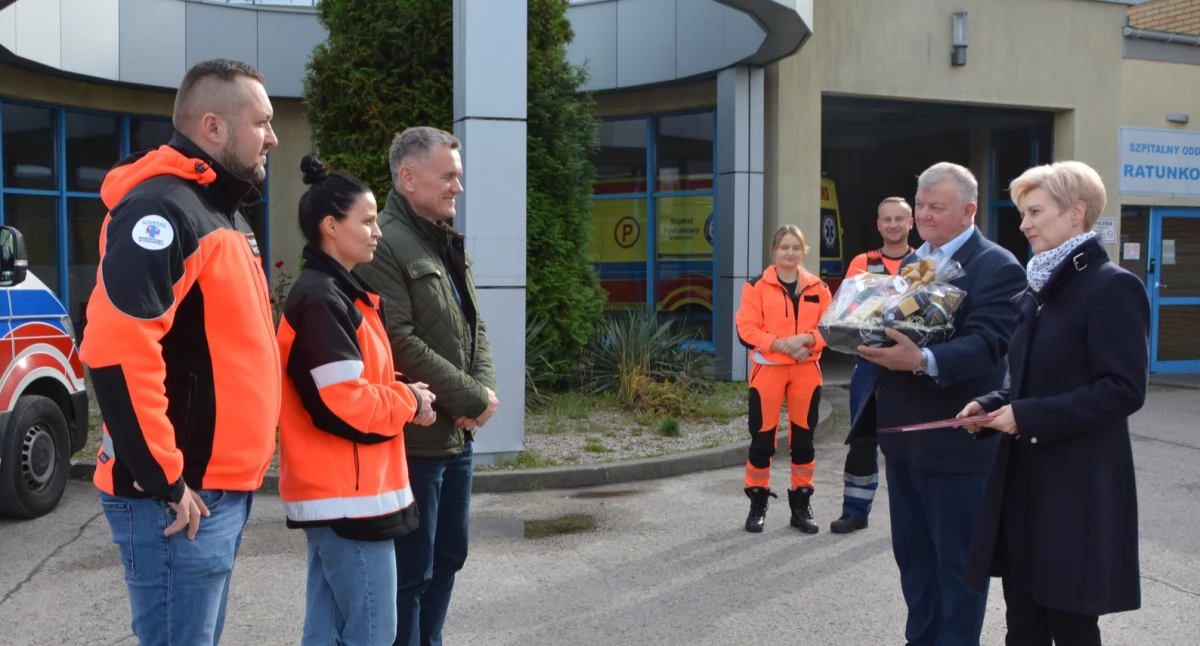Światowy Dzień Ratownictwa Medycznego. Ratownicy, pielęgniarki, lekarze i dyspozytorzy odebrali życzenia