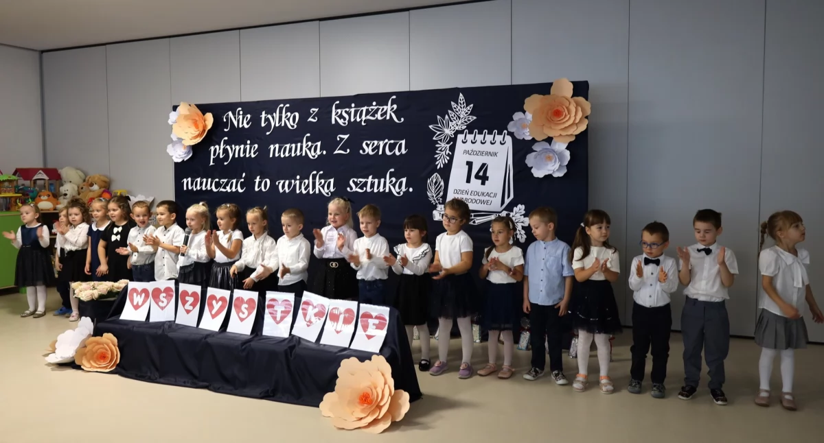 Dzień Edukacji Narodowej w Przedszkolu nr 10 “Niezapominajka“ w Radomsku pełen wzruszeń i podziękowań