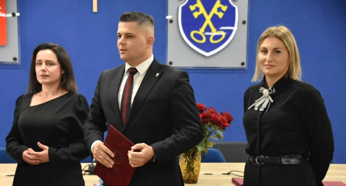 W Kamieńsku nagrodzono 30 pracowników oświaty podczas II Gminnych Obchodów Dnia Edukacji Narodowej