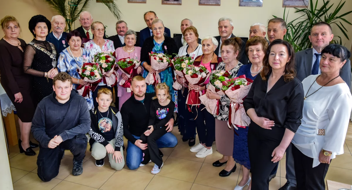 Złote Gody w Strzelcach Małych: siedem par z gminy Masłowice uhonorowanych medalami za 50-lecie małżeństwa