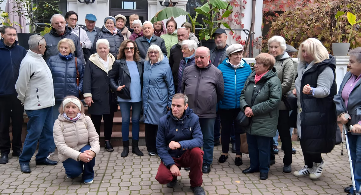 Cudze chwalicie. Radomszczańscy seniorzy zwiedzali miasto i nie tylko. Przewodniczką Edmunda Bodanka