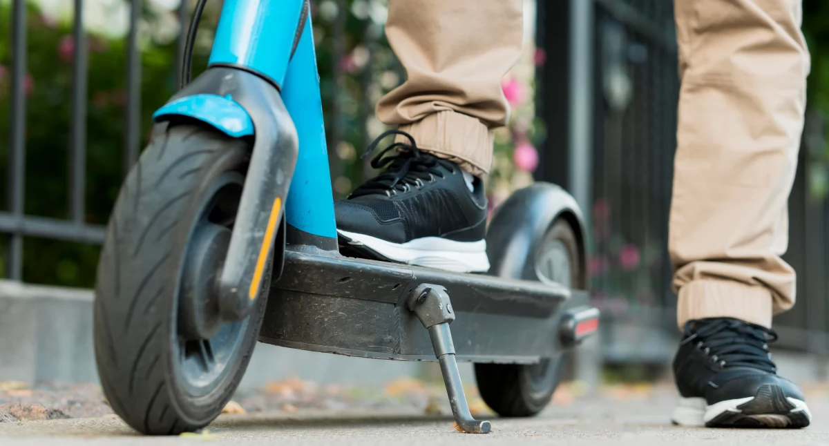 Wypadek na Narutowicza. Kierowca Hondy zajechał drogę 15-latkowi jadącemu na hulajnodze