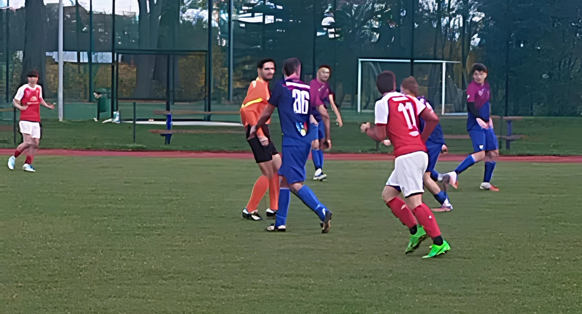 Trener Szulc: Po czerwonej kartce graliśmy lepiej. Derby powiatu w okręgówce  na remis