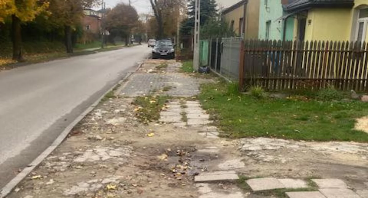 Wymieniają zniszczony chodnik na Prymasa Wyszyńskiego. Najbardziej zniszczone 175 metrów