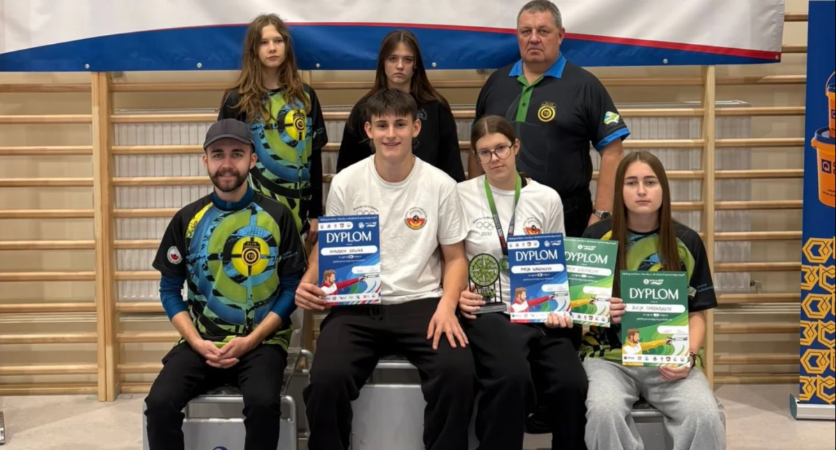 Ekipa pistoleciarzy 10-ki na zawodach Baltic Cup. Z Łeby Maja Walenczyk przywiozła złoty i srebrny medal