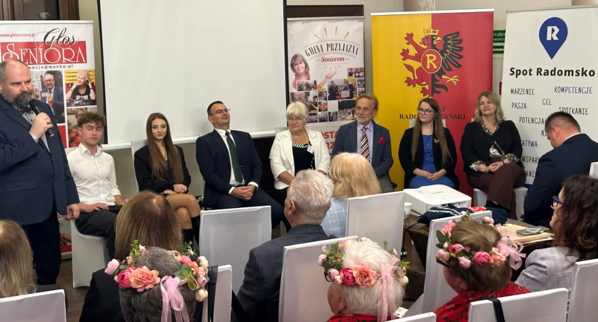 Powiatowe Forum Międzypokoleniowe w Woźnikach. Seniorzy, młodzież i samorządowcy chcą współpracować dla lepszej przyszłości