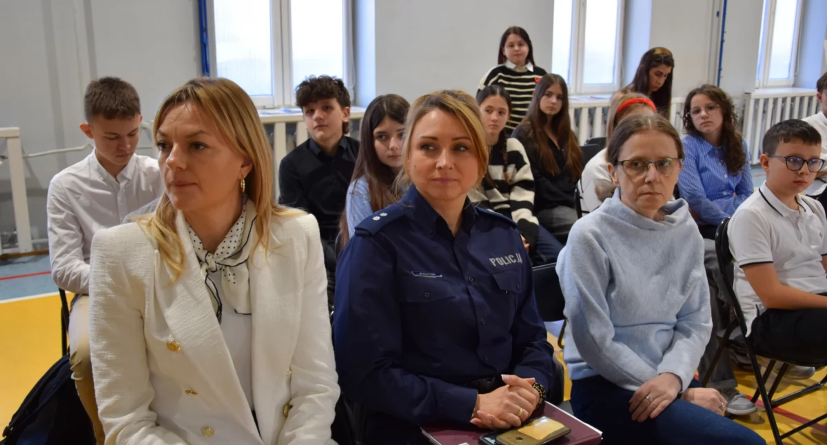 Ile kosztują słowa. Debata w Czwórce. O przemocy wobec dzieci