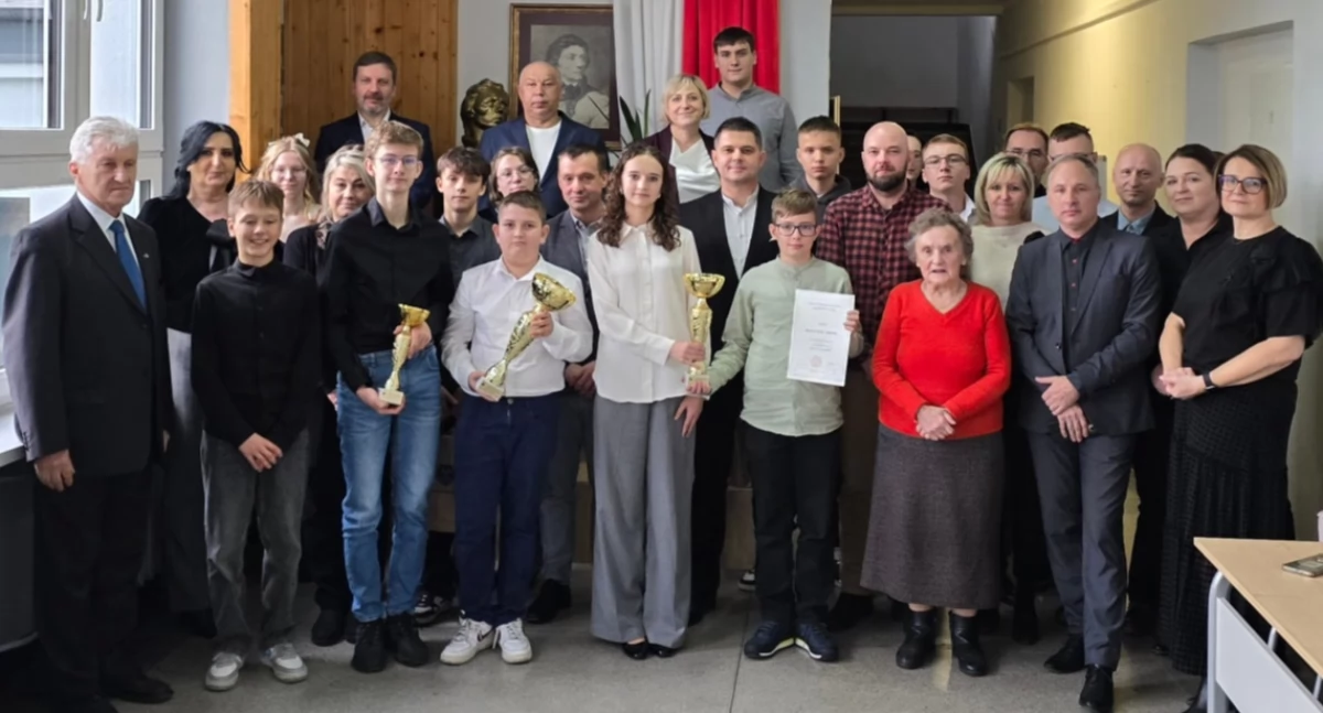 Uczniowie z gminy Kamieńsk rywalizowali w XXIV Konkursie „Historia Kamieńska”, najlepszy wynik zdobył Hubert Madej