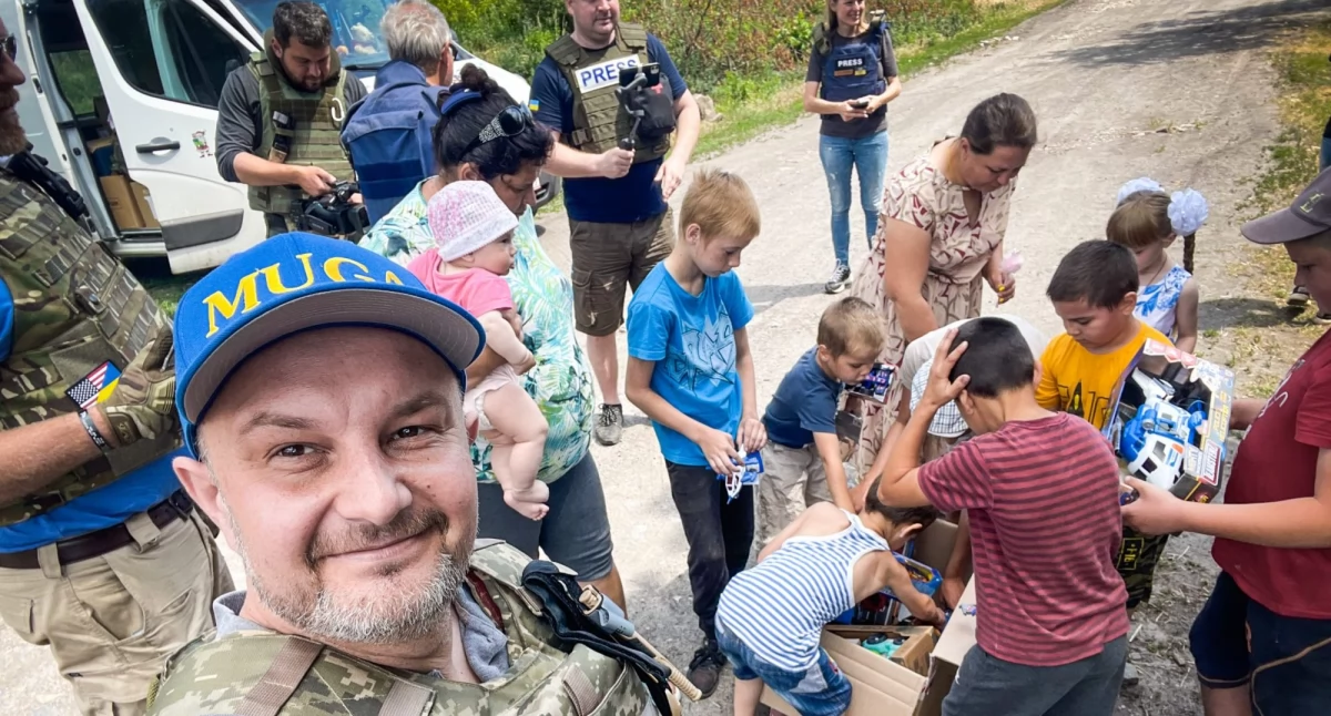 Święty Mikołaj w Drodze: Prezenty zamiast bomb. Paczki zbierane są w Radomsku, Krakowie i Katowicach