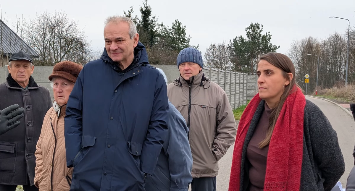 Awantura o maszt w Przedborzu: mieszkańcy mają żal, że nie wiedzieli wcześniej