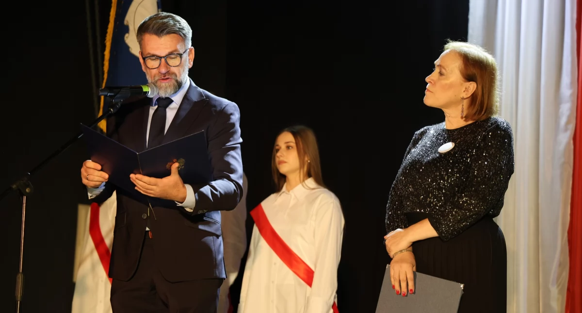 Jubileuszowa gala Zespołu Szkół Ponadpodstawowych w Przedborzu. Były gratulacje, życzenia i tort