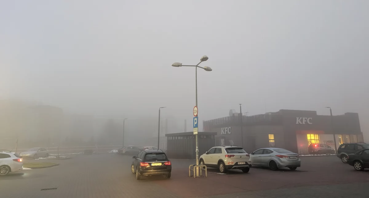 W poniedziałek radomszczanie oddychali smogiem. To, co wisiało w powietrzu, to nie była tylko mgła