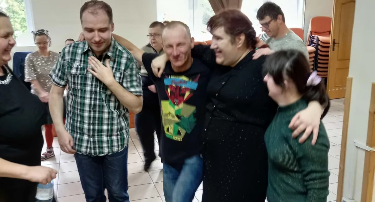 Podopieczni WTZ świętowali Andrzejki. Tego dnia było wesoło, kolorowo i dyskotekowo
