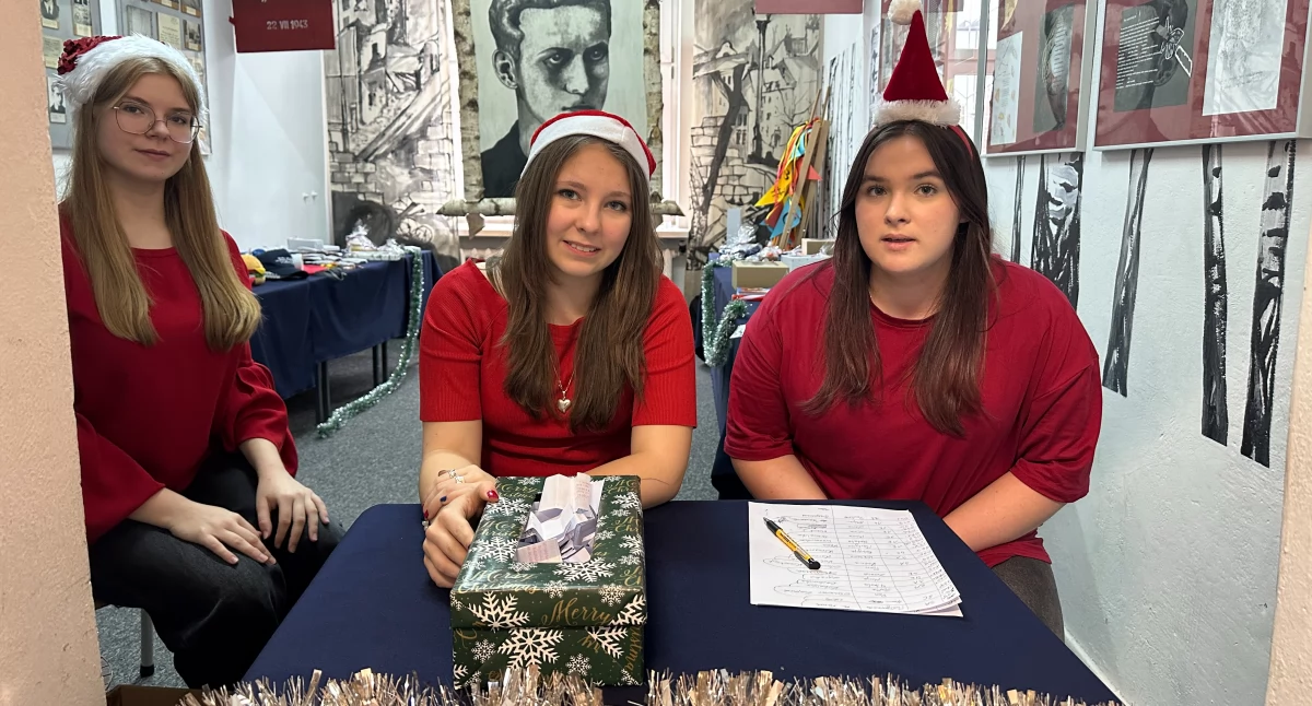 Mikołajkowa Loteria Fantowa w II LO w Radomsku wspiera odnowienie szkolnej strefy chilloutu