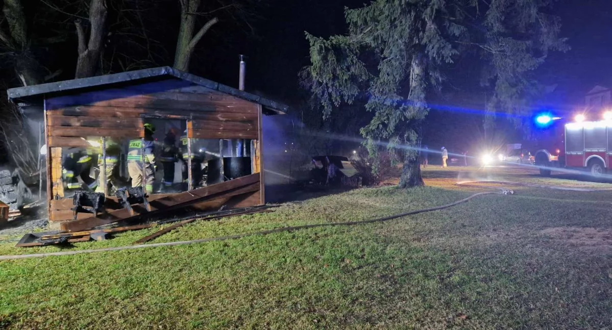 Pożar drewnianego domu w Przyborowie gasiły trzy zastępy. Straty to kilkadziesiąt tysięcy