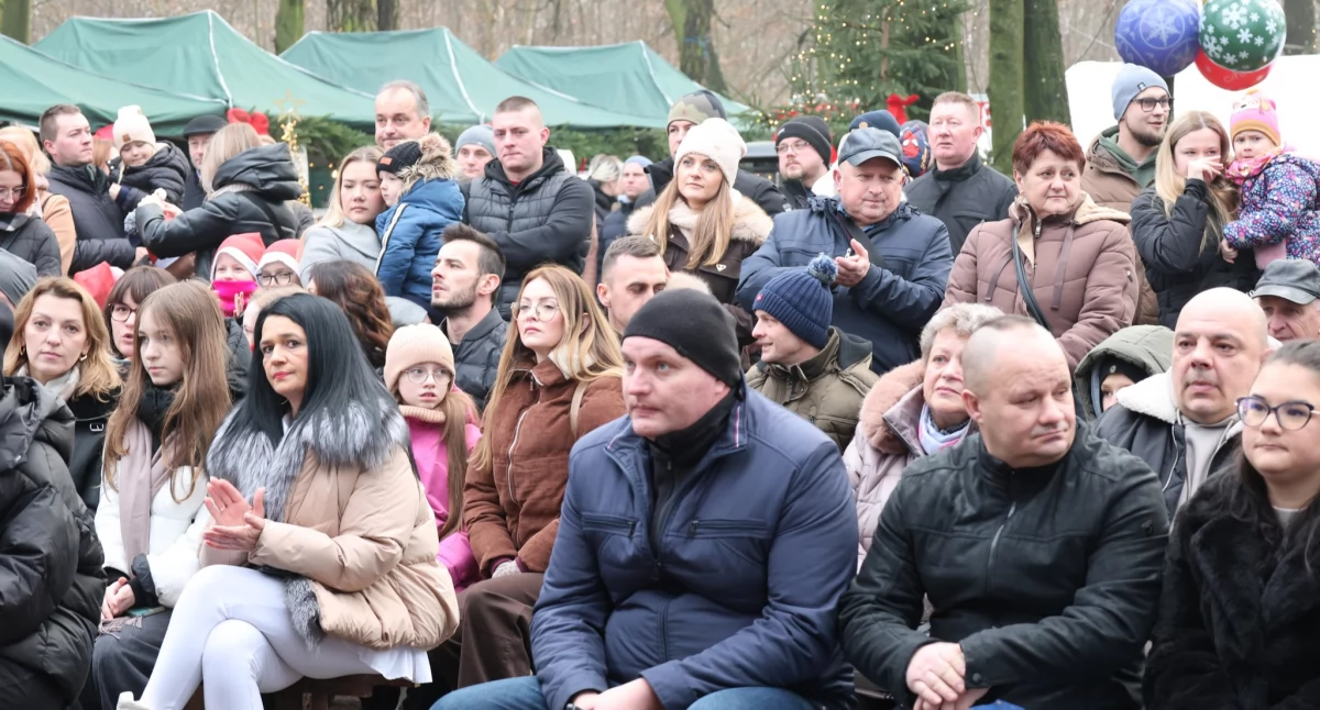 Tłumy mieszkańców odwiedziły II Jarmark Bożonarodzeniowy w Kobielach Wielkich pełen lokalnych potraw i świątecznych atrakcji