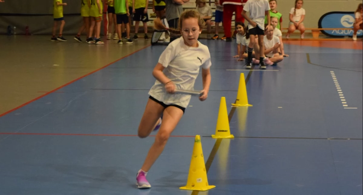 Mikołajkowy turniej w Miejskiej Hali Sportowej. Najlepsza drużyna Szóstki