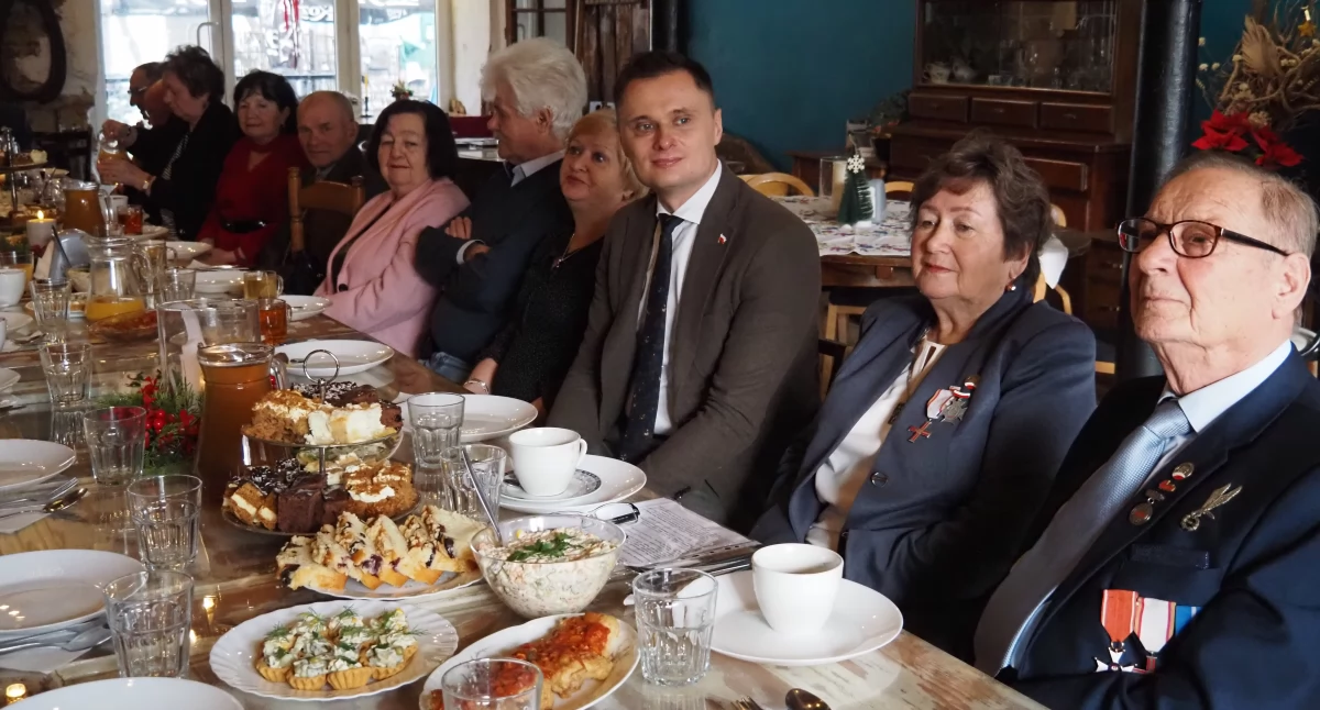 Wigilia Stowarzyszenia Weteranów Solidarności. Joanna Kubasiak: - Dzisiejszy dzień jest wzruszający, także z uwagi na otrzymanie odznaczeń