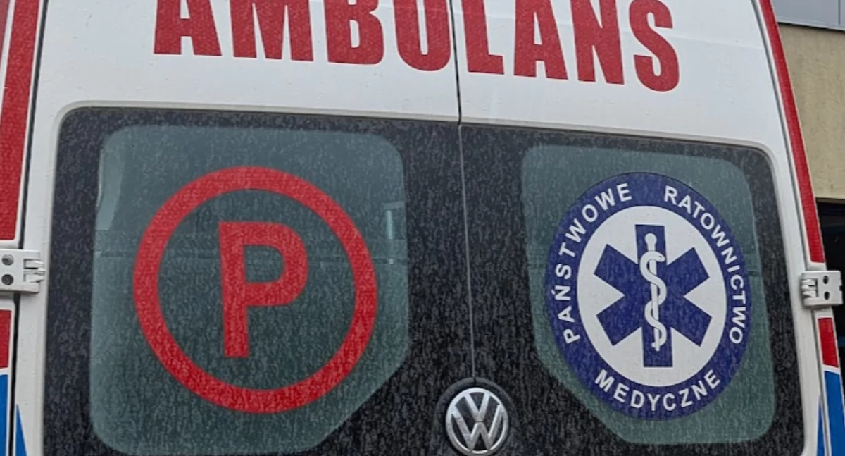 Mężczyzna spadł z drugiego piętra bloku przy ul. Miłej. Policja ustala przyczynę i okoliczności tego wypadku