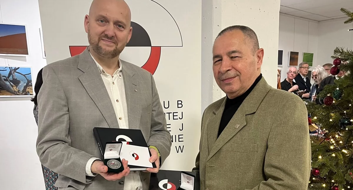 Marcin Kwarta i Włodzmierz Tyczyński odznaczeni z okazji jubileuszu Fotoklubu Rzeczypospolitej Polskiej 