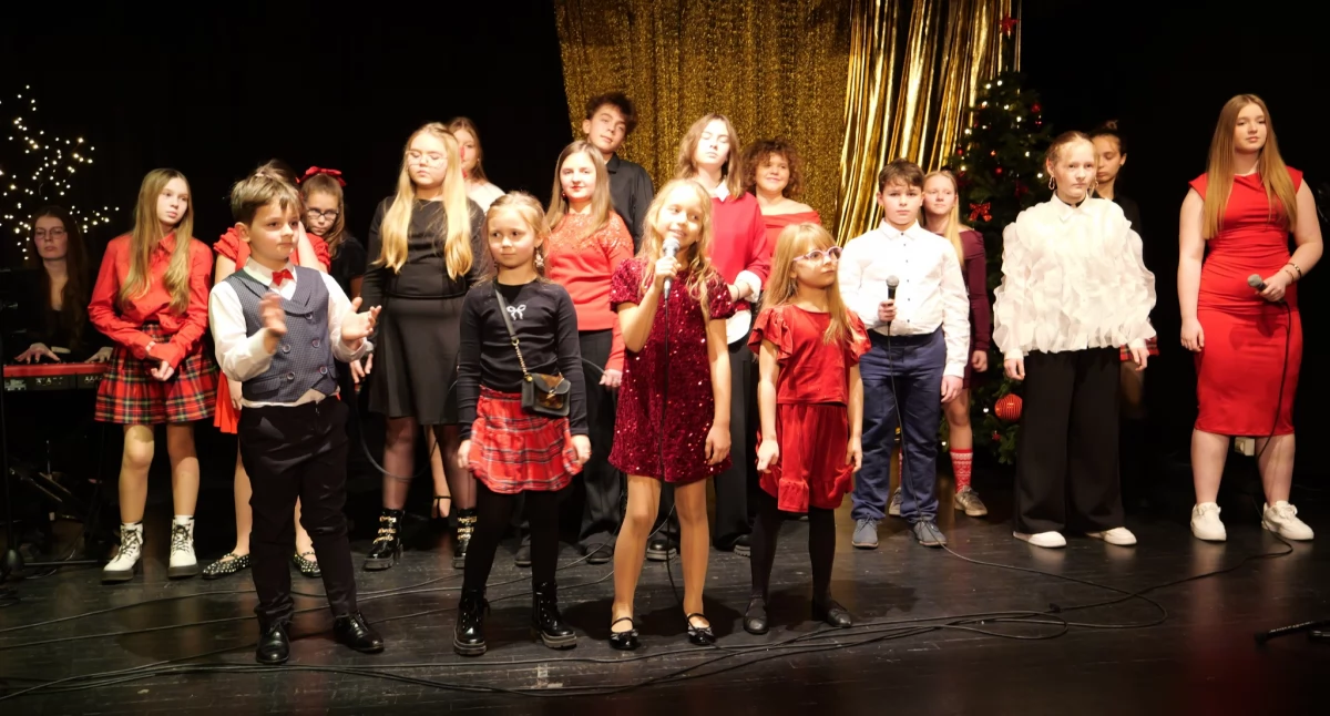 Koncert Kolęd i Pastorałek Studia Wokalnego w Miejskiej Domu Kultury