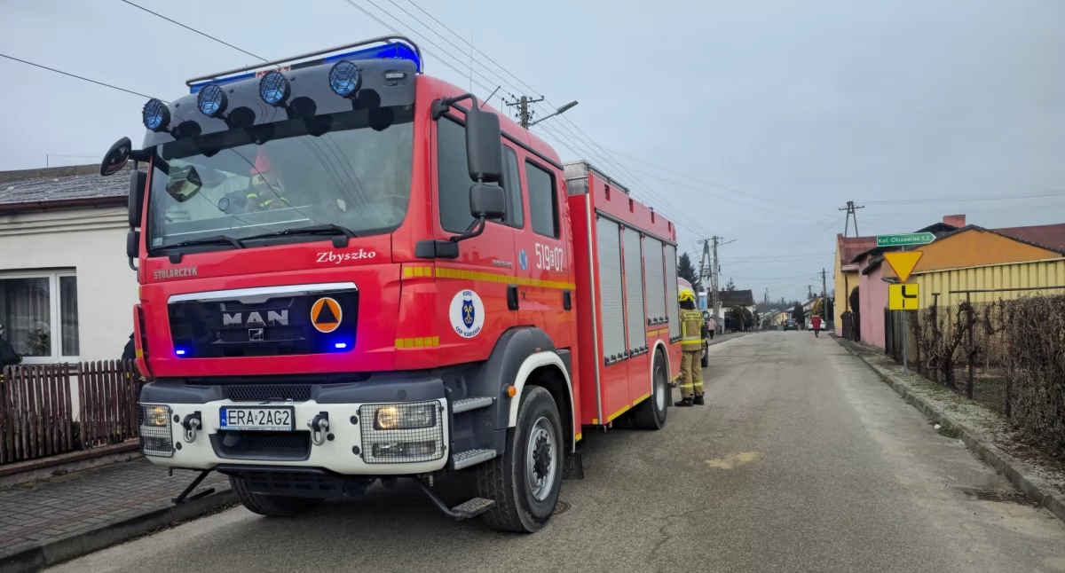 Pierwsze zgłoszenie - na trawniku leży mężczyzna. Na miejscu - wychłodzona kobieta bez kontaktu