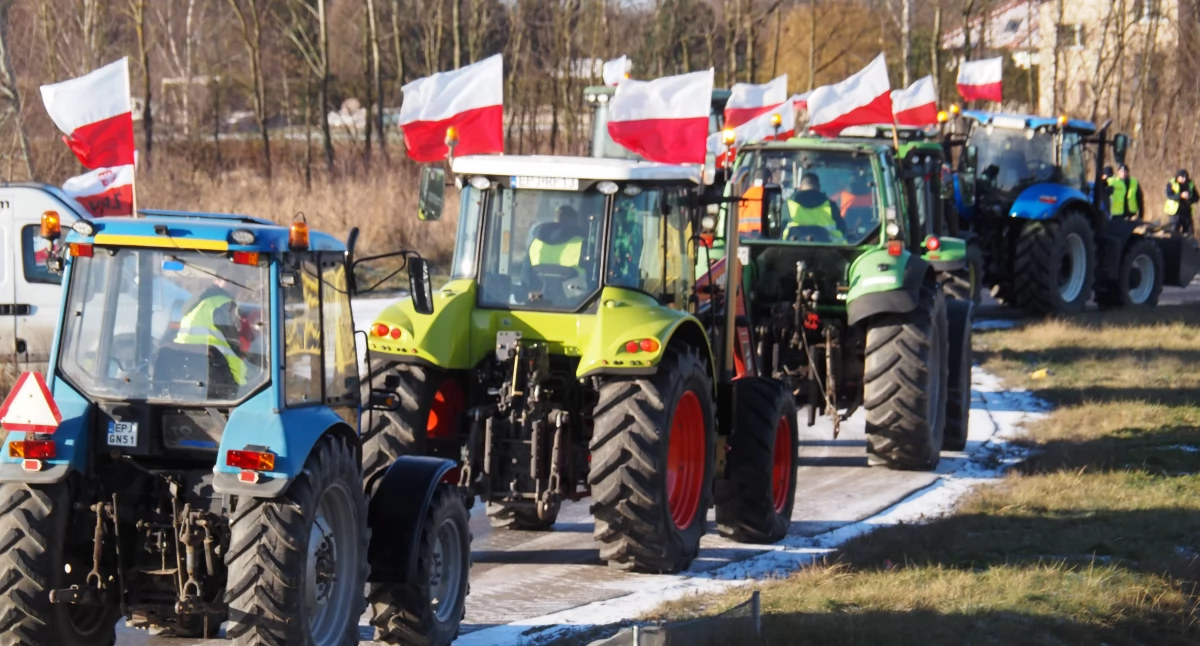 Rolnicy protestują przeciwko umowie UE z Mercosur. Ciągniki na wiaduktach nad autostradą A1 i w Borzykowie