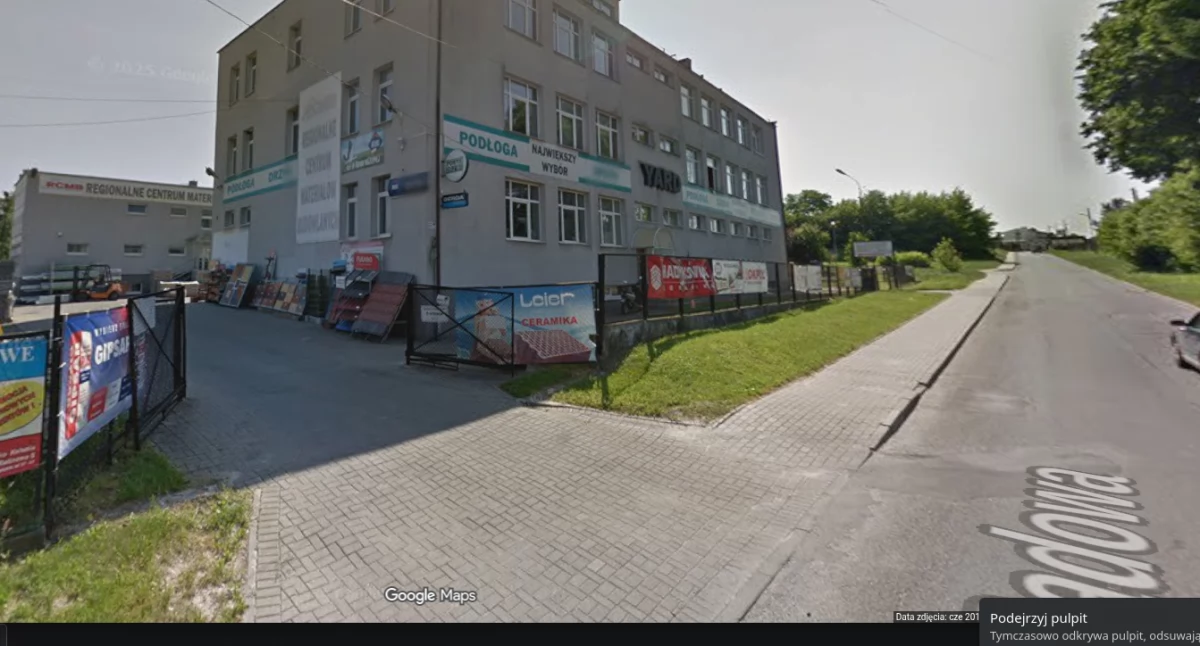 Zapraszamy na uroczyste otwarcie. Zbudowano w mieście coś nowego? Nie. To o co chodzi? Tabliczka będzie nowa